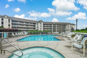Whispering Pines 132 Downtown Pigeon Forge 2 Bedroom Condo near Dollywood
