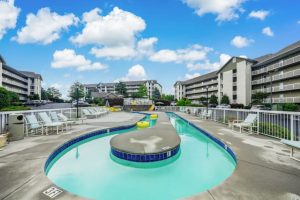 Whispering Pines 132 Downtown Pigeon Forge 2 Bedroom Condo near Dollywood