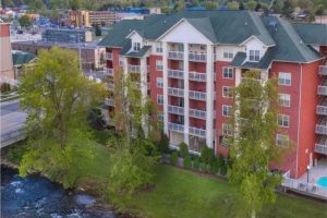 3 Bedroom Bear Crossing 402 Riverside Condo Pigeon Forge near Cal Ripkin, The Island, and LeConte Center