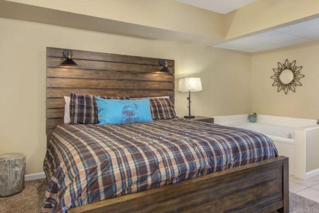Bear Crossing 503 Vacation Condo by LeConte Convention Center, the Island, and Cal Ripkin Pigeon Forge