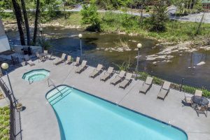2 Bedroom Cedar Lodge Condo 303 on the River Downtown Pigeon Forge