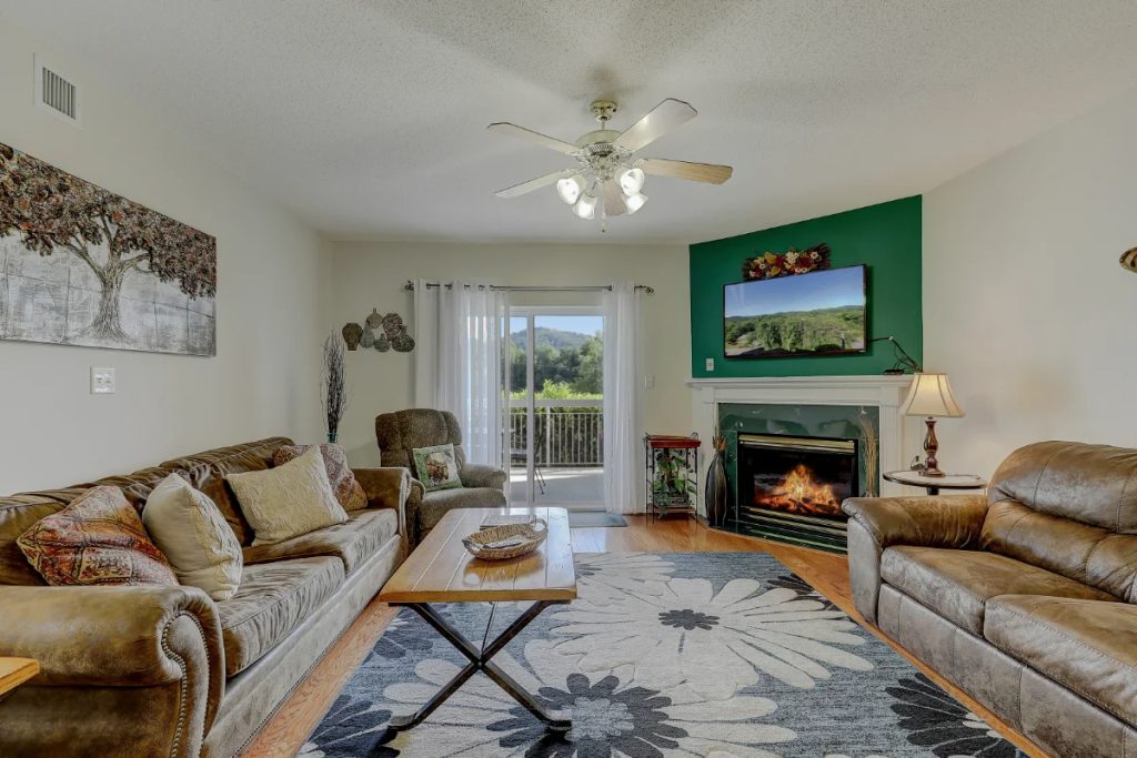 Whispering Pines Condo 511 Sweet Retreat Downtown Pigeon Forge Rental