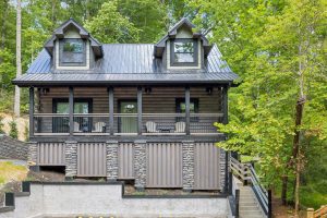2 Bedroom Gatlinburg Cabin Vacation Rentals near Downtown and Rocky Top Sports World, Fly Me To The Moon