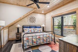 2 Bedroom Gatlinburg Cabin Vacation Rentals near Downtown and Rocky Top Sports World, Fly Me To The Moon