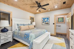2 Bedroom Gatlinburg Cabin Vacation Rentals near Downtown and Rocky Top Sports World, Fly Me To The Moon