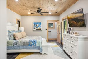 2 Bedroom Gatlinburg Cabin Vacation Rentals near Downtown and Rocky Top Sports World, Fly Me To The Moon