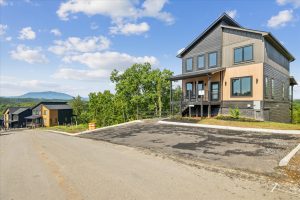 Starry Night Smoky Mountain Cabin 4 Bedroom at Reedmont