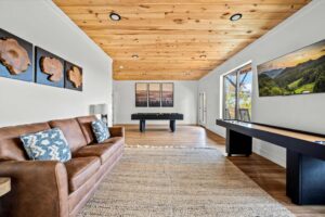 Lodges at Reedmont Starry Night Four Bedroom Vacation Rentals near Dollywood Smoky Mountains Sleeps 12 Game Room Mountain Views Hot Tub