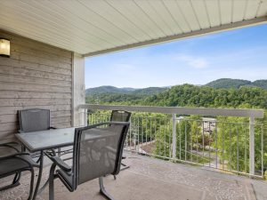 Whispering Pines Condo 552 in Pigeon Forge TN
