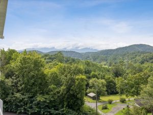 Whispering Pines Condo 552 in Pigeon Forge TN