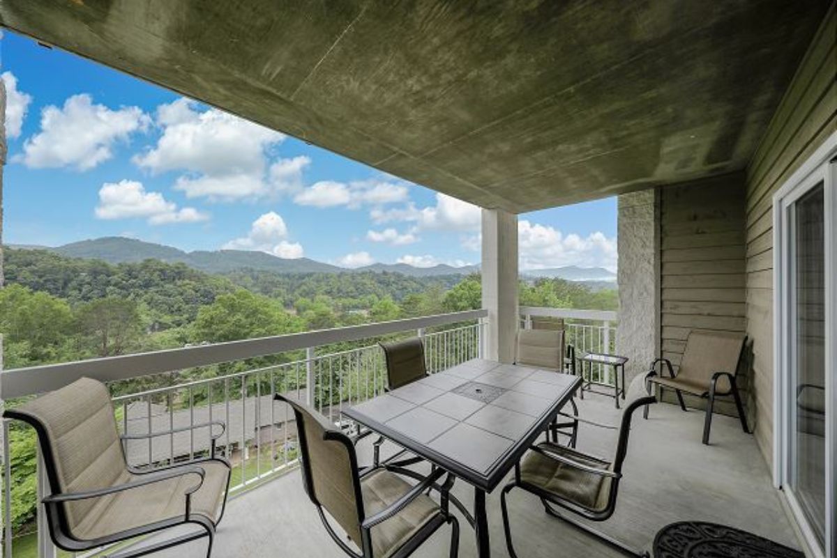 Curated visual reference: Vacation Condo Rentals Smoky Mountain Escapes Vacation Rentals Photo Inspiration