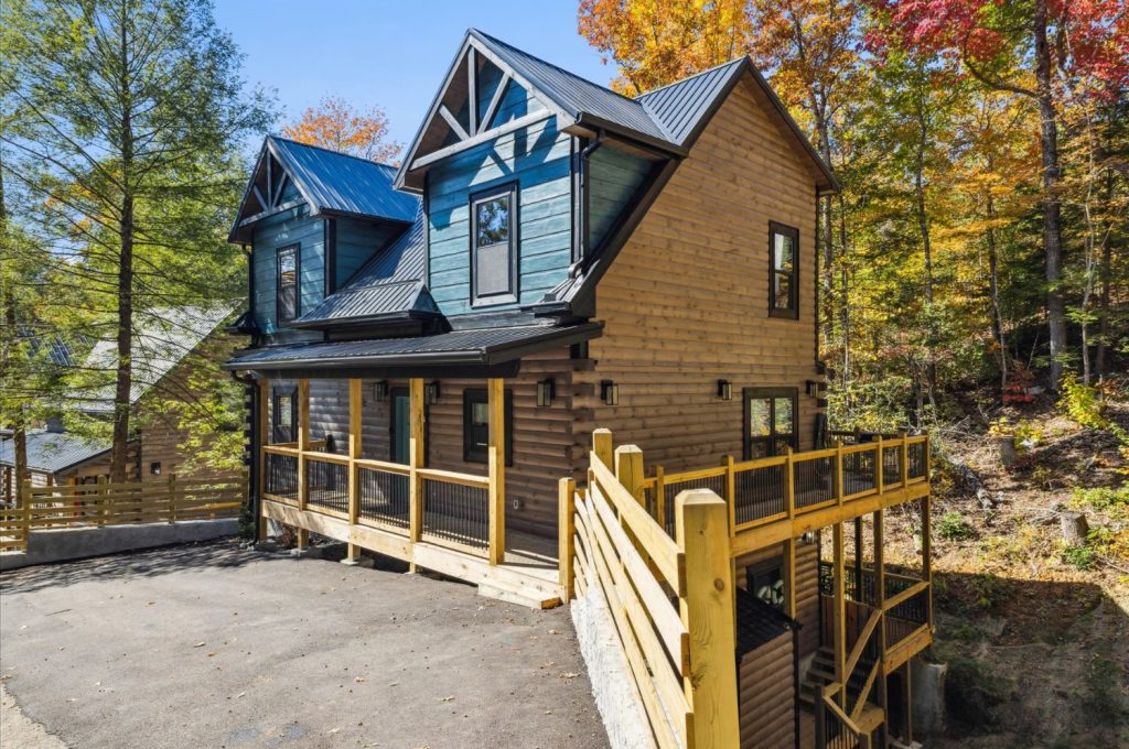 Gatlinburg Four Bedroom Cabin with Indoor Pool (