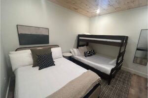 Five bedroom Sleeps 13 Free Dollywood and Soaky Mountain Ticket Vacation Rental