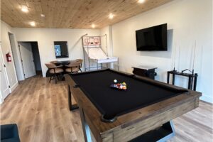 Five bedroom Sleeps 13 Free Dollywood and Soaky Mountain Ticket Vacation Rental