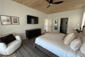 Five bedroom Sleeps 13 Free Dollywood and Soaky Mountain Ticket Vacation Rental