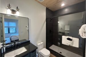 Five bedroom Sleeps 13 Free Dollywood and Soaky Mountain Ticket Vacation Rental