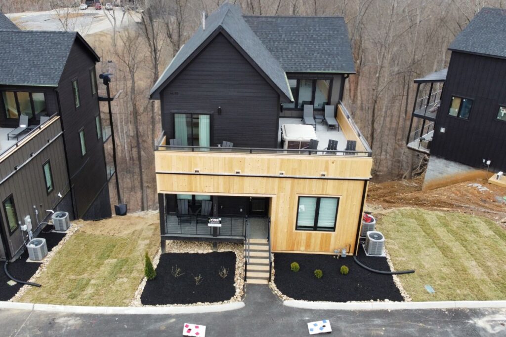 Five bedroom Sleeps 13 Free Dollywood and Soaky Mountain Ticket Vacation Rental