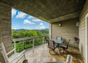 Whispering Pines 444 Vacation Destination Downtown Pigeon Forge with Mountain View