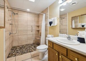 Whispering Pines 101 Downtown Pigeon Forge one bedroom vacation rental