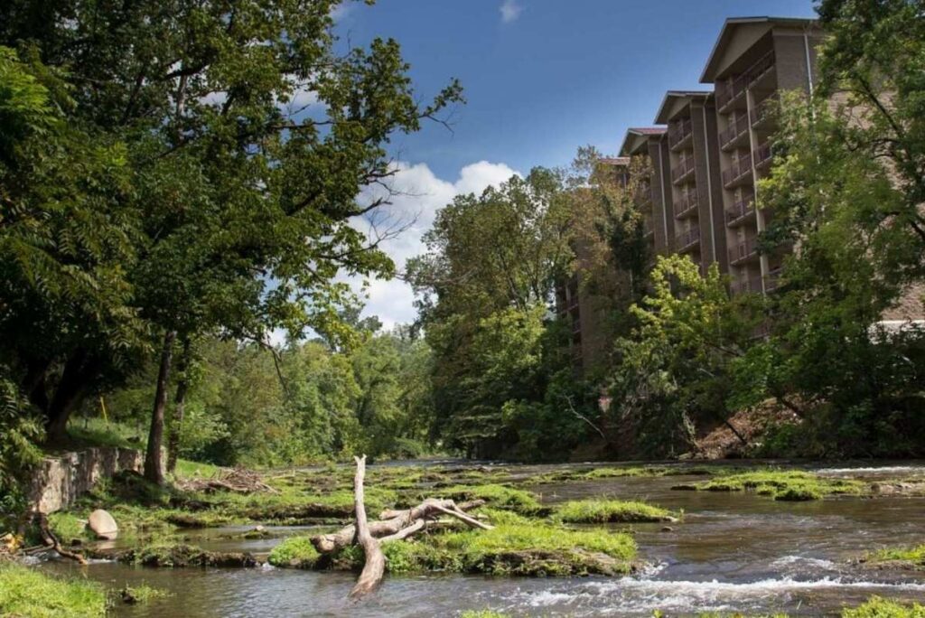 Three Bedroom Vacation Condo Rentals in Downtown Pigeon Forge near Dollywood