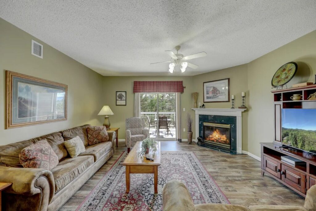 4 Bedroom Whispering Pines Condo 624 Pigeon Forge