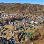 Downtown Gatlinburg Condo Baskins Creek 403 Sleeps 8-Covered Parking-Summer Pool Access