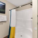 Downtown Gatlinburg Condo Baskins Creek 403 Sleeps 8-Covered Parking-Summer Pool Access