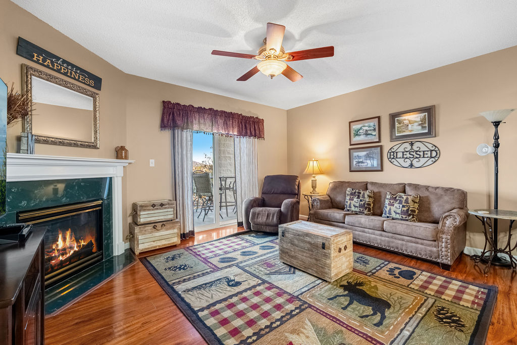 Whispering Pines Condo 211 Easy Street Downtown Pigeon Forge One Bedroom Condo near Dollywood