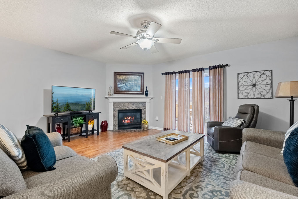 Whispering Pines 544 Catch a Star 4 Bedroom Condo in Downtown Pigeon Forge TN