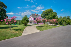 The Pink Lady Lodge Vacation Rental in Sevierville and Pigeon Forge, Riverside