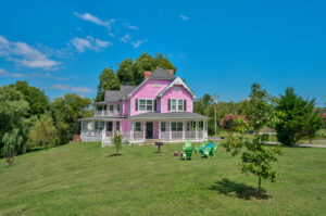 The Pink Lady Lodge Vacation Rental in Sevierville and Pigeon Forge, Riverside