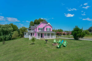 The Pink Lady Lodge Vacation Rental in Sevierville and Pigeon Forge, Riverside