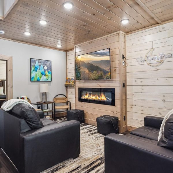 Gatlinburg Four Bedroom Cabin with Indoor Pool (