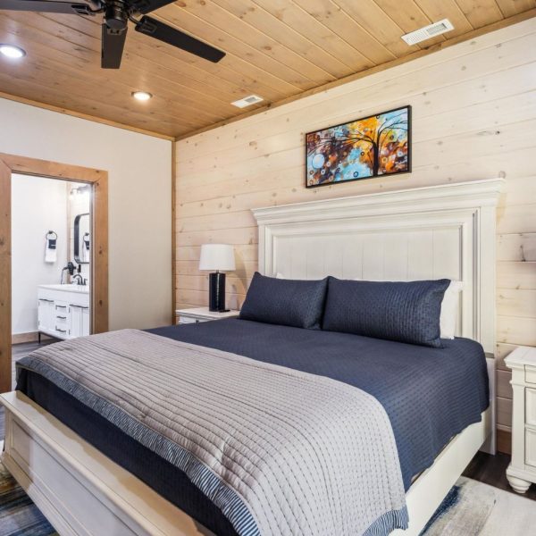 Gatlinburg Four Bedroom Cabin with Indoor Pool (