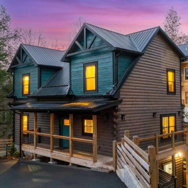 Gatlinburg Four Bedroom Cabin with Indoor Pool