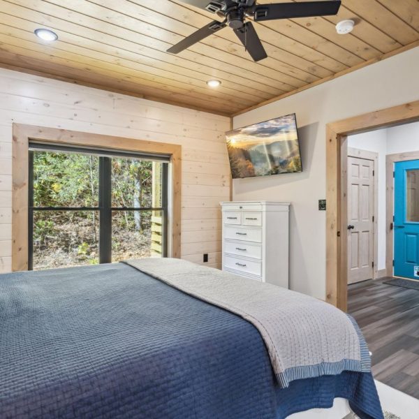 Gatlinburg Four Bedroom Cabin with Indoor Pool (