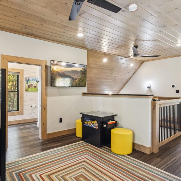 Gatlinburg Four Bedroom Cabin with Indoor Pool (